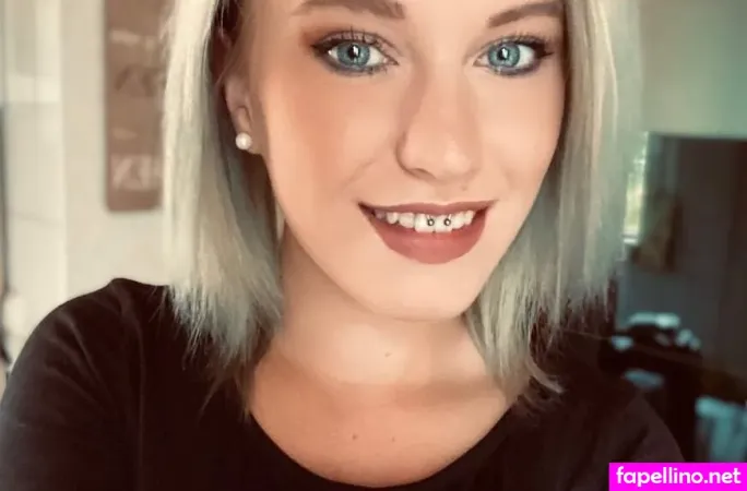Nina Knig OnlyFans Thumbnail #Qf3D4pljmb