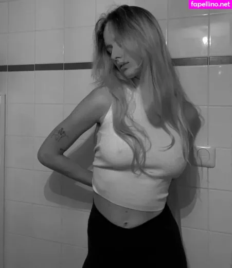 Nina Romane OnlyFans Thumbnail #8xOZyHMAqc