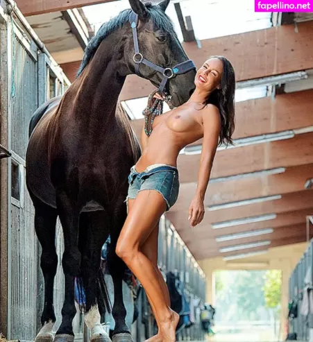 Nina Weis OnlyFans Thumbnail #Q8sYe5gFz5