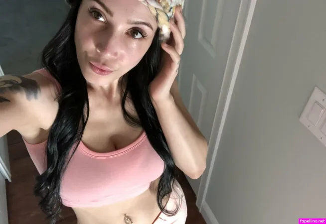 Noelleeaston OnlyFans Thumbnail #1nTWrmtjvS