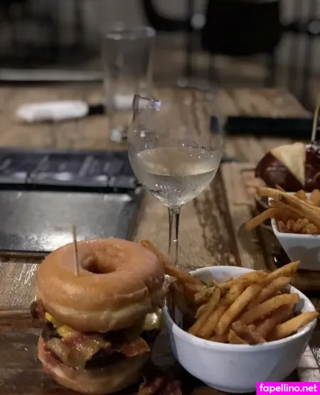 Noelleeaston OnlyFans Thumbnail #x8vrepPOxu