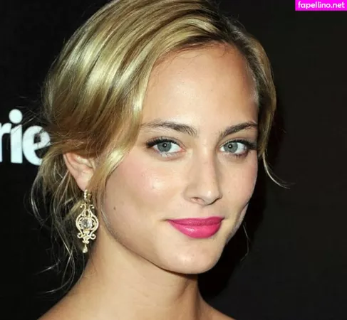 Nora Arnezeder OnlyFans Thumbnail #vjanBDdFr9