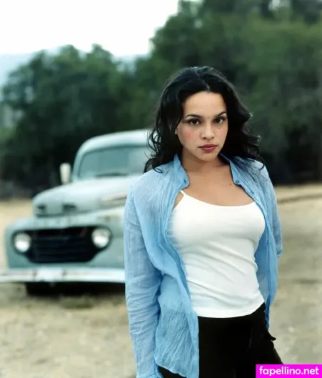 Norah Jones Main Profile Photo