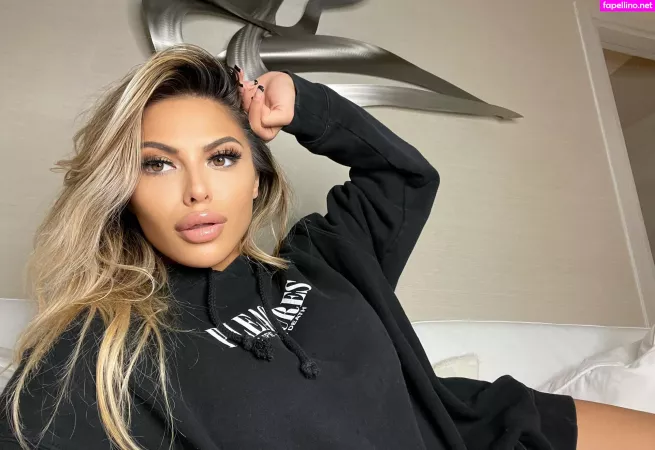 Notyourfuturegirlfriend OnlyFans Thumbnail #FBUGcaURVr