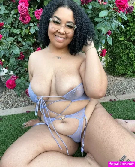 Nutonmybangs 2 OnlyFans Thumbnail #A6zcaWDaQ3