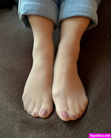 Nylonfeetdreams OnlyFans Thumbnail #y7s1CPw9M7