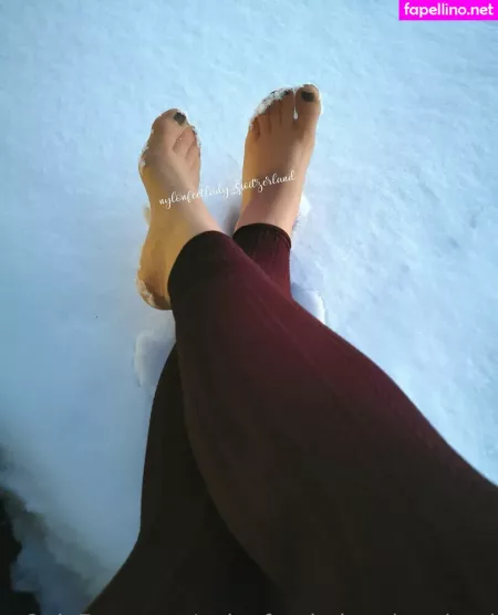 Nylonfeetladyswitzerland OnlyFans Thumbnail #Bfhr778LNE