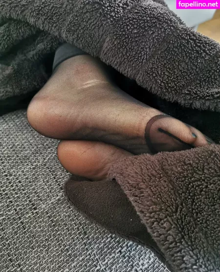 Nylonfeetladyswitzerland OnlyFans Thumbnail #EbgSnDu3bo