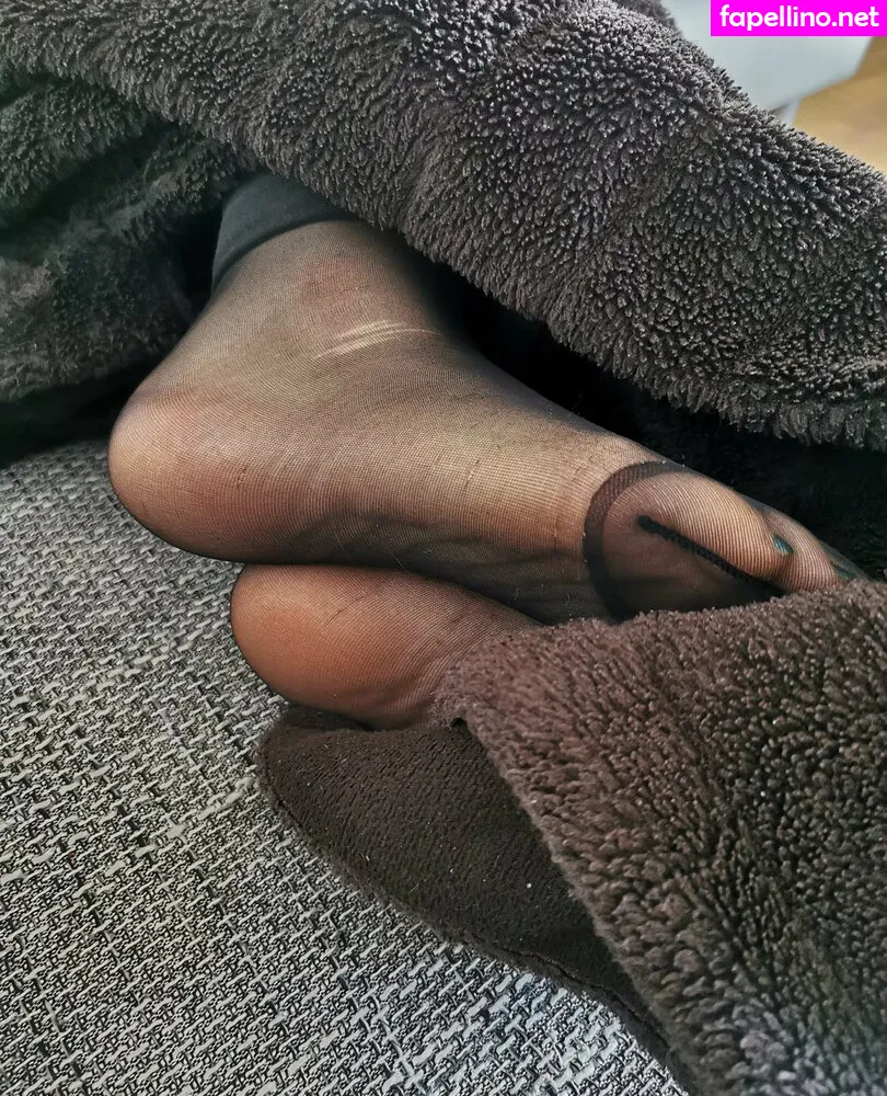 nylonfeetlady_switzerland, nylonfeetladyswitzerland Nude Leaked OnlyFans Photo #EbgSnDu3bo