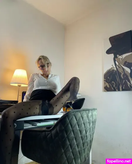 Nylons Czech Lady OnlyFans Thumbnail #BECA4fOpg7