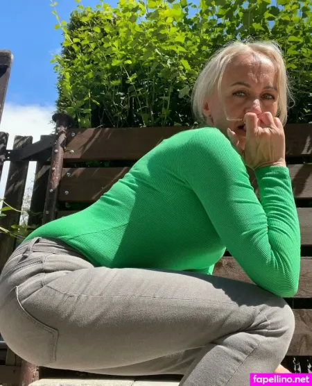 Nylons Czech Lady OnlyFans Thumbnail #C36r7qtZpo