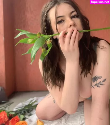 Oatmilkhunny OnlyFans Thumbnail #MiVBOwNCB6