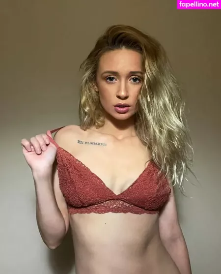 Obey Genevieve OnlyFans Thumbnail #YbiyxQu1nM