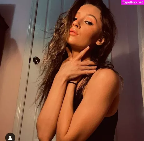 Obey Genevieve OnlyFans Thumbnail #f8v5YStyM0