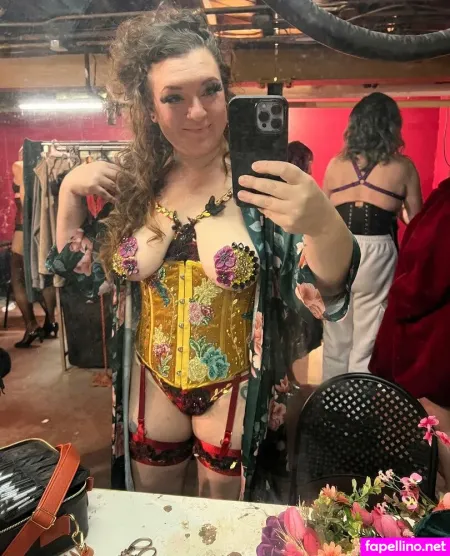 Octoberroseburlesque OnlyFans Thumbnail #wLjHpLTPiU