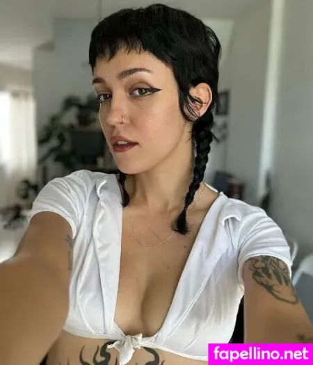 Odd Gwenny OnlyFans Thumbnail #FDLt3mdcr0