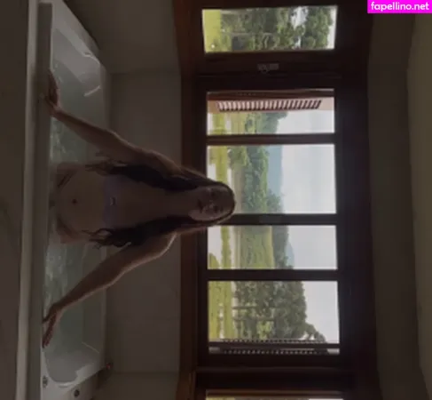 Ofelelia Scheider OnlyFans Thumbnail #9qTIXGEUvD