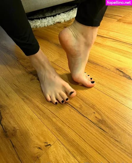 Officialfeetforfun OnlyFans Thumbnail #UMGSdqRSr8