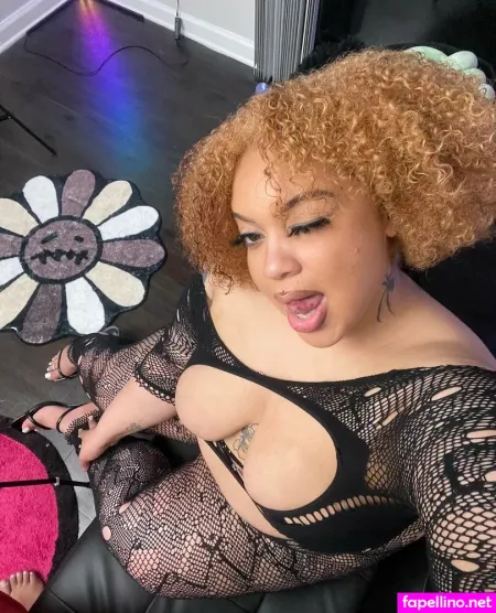 Officialhhoneybee 1 OnlyFans Thumbnail #0l6UUN8nRH