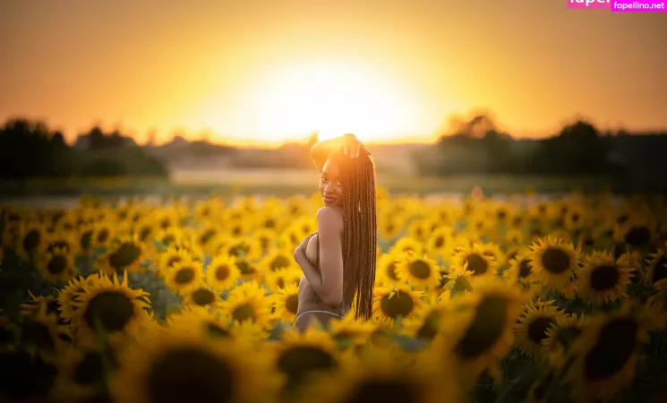 Officiallinablack OnlyFans Thumbnail #3mgVjM9x53