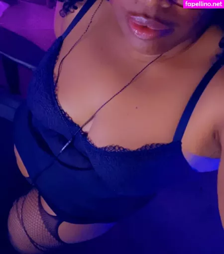 Ohlivvynoir OnlyFans Thumbnail #f1T2Zv7532