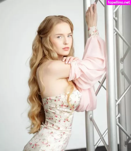 Oksana Neveselaya OnlyFans Thumbnail #e0In2Rsgxn
