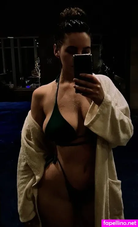 Olexandra Veklenko OnlyFans Thumbnail #CB34C6qtUF