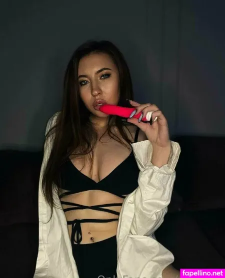 Olga Kis OnlyFans Thumbnail #VabWyujgKb