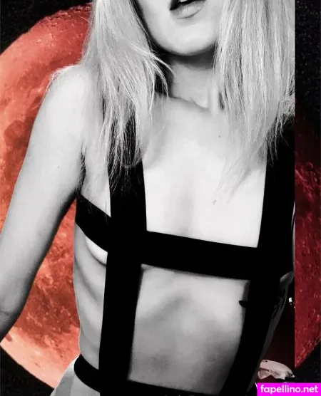 Olivia Carter OnlyFans Thumbnail #UH4zOoFBGw