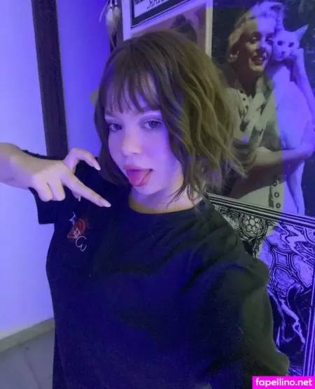 Olivia Elfie OnlyFans Thumbnail #yOYFxFL2t9