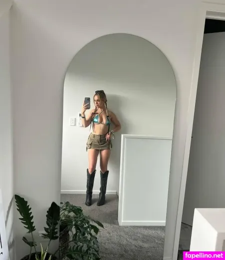 Olivia Hollands OnlyFans Thumbnail #0wWmsXHw7y