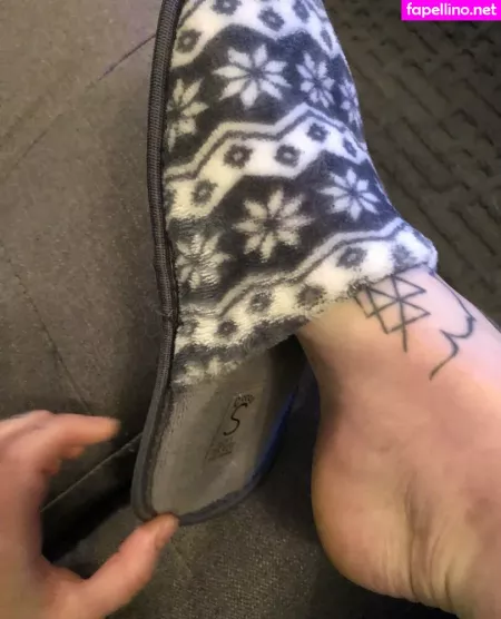 Oliviafeetqueen OnlyFans Thumbnail #6jj3KdDGBO