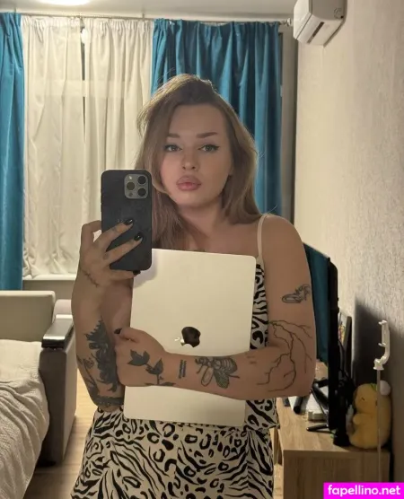 Oliviaola OnlyFans Thumbnail #CYstpydRlN