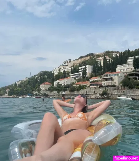 Oliviarcox OnlyFans Thumbnail #IIFI2nUuFS