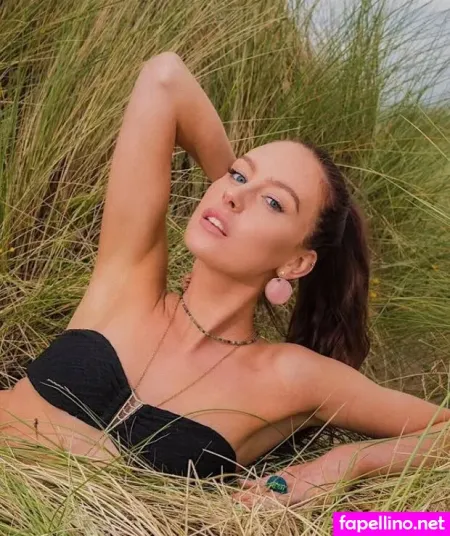 Oliviarcox OnlyFans Thumbnail #i9XsVvzwtr