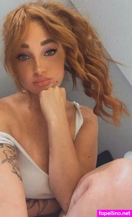 Oliviaroseuk OnlyFans Thumbnail #1szm3jk849