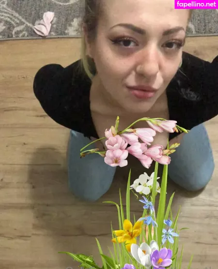 Oliviathenorth OnlyFans Thumbnail #M7CMkgURZ6