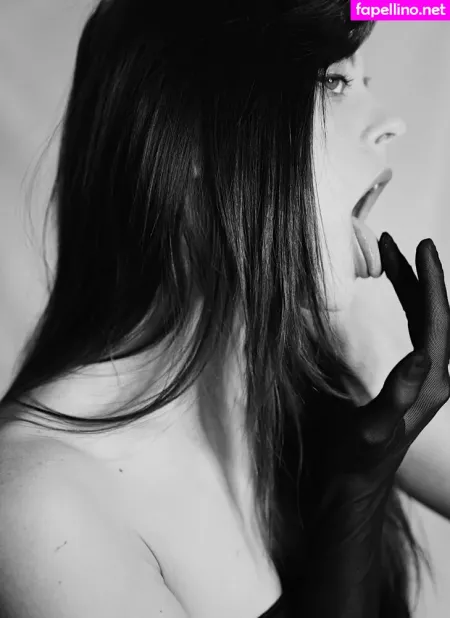 Oliviawildinfree OnlyFans Thumbnail #BCVFclldn6