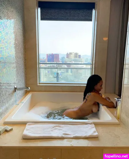 Omgitsqueen OnlyFans Thumbnail #w8fNXlaJ3X