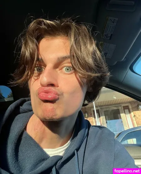 Onearmseeker OnlyFans Thumbnail #3f39P8cpqT