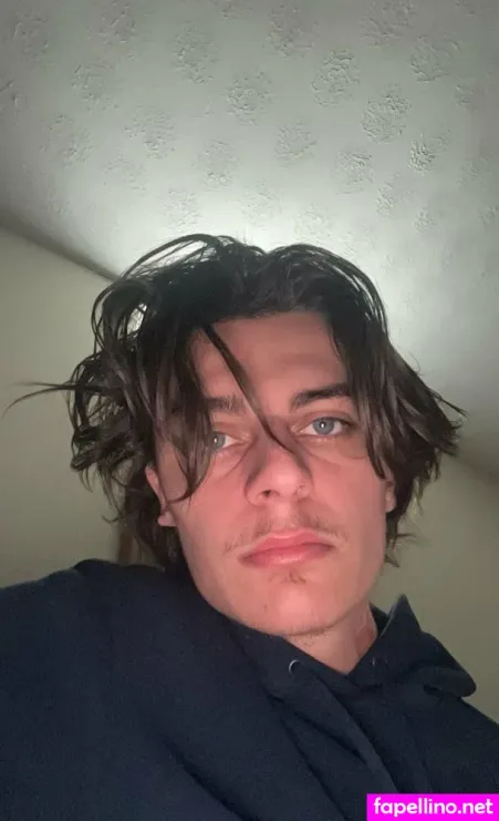 Onearmseeker OnlyFans Thumbnail #9yOEwoYgTQ