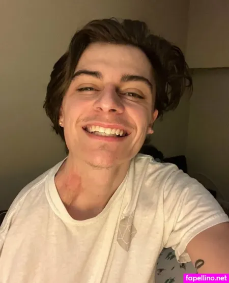 Onearmseeker OnlyFans Thumbnail #W2mC7hPFD7