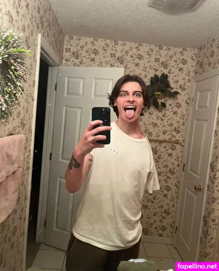 Onearmseeker OnlyFans Thumbnail #Xdrn6vezGN