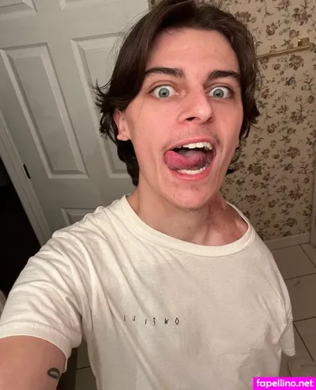 Onearmseeker OnlyFans Thumbnail #e11KKPMQZH