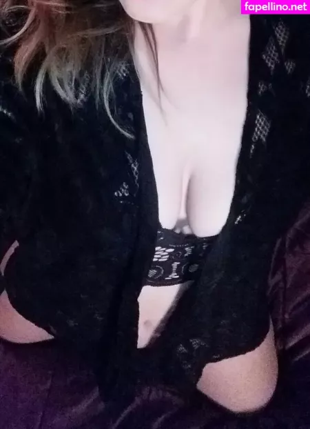 Onehotmysterymama OnlyFans Thumbnail #6phOaVFupO
