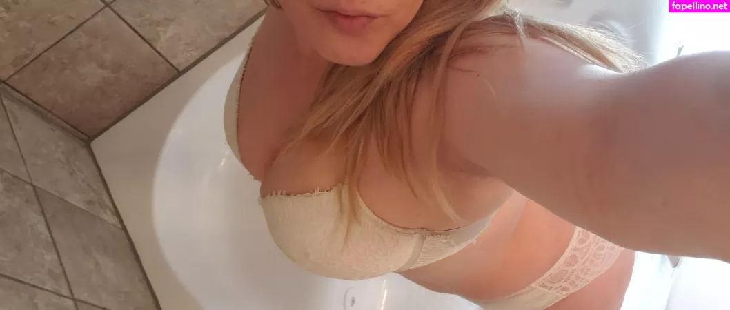 Onehotmysterymama OnlyFans Thumbnail #KJrfEhkcTR