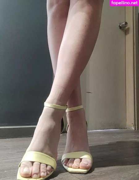 Only Feet Victoria OnlyFans Thumbnail #EBL08X3zL5