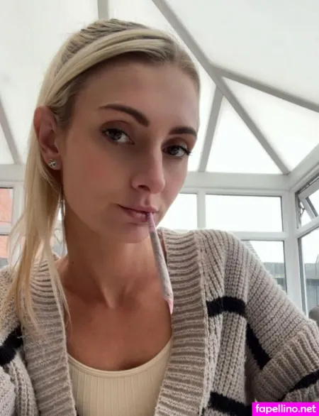 Only Smoking Blonde OnlyFans Thumbnail #m8s0oQ0O5y