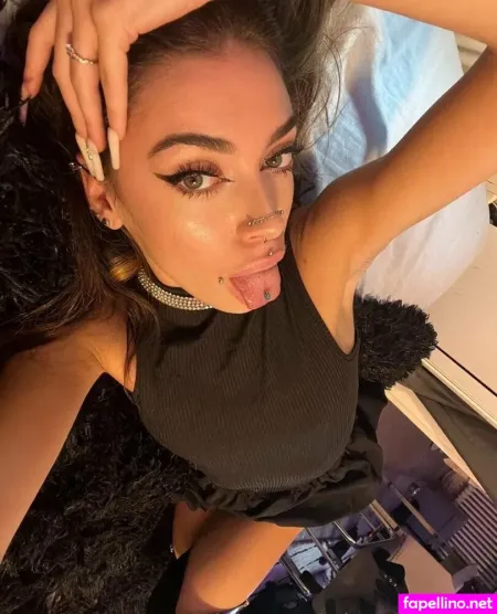 Onlycrystalcrocioni OnlyFans Thumbnail #DIe3XzRXen