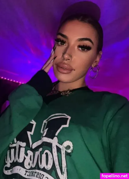 Onlycrystalcrocioni OnlyFans Thumbnail #ShWXYmNNAA